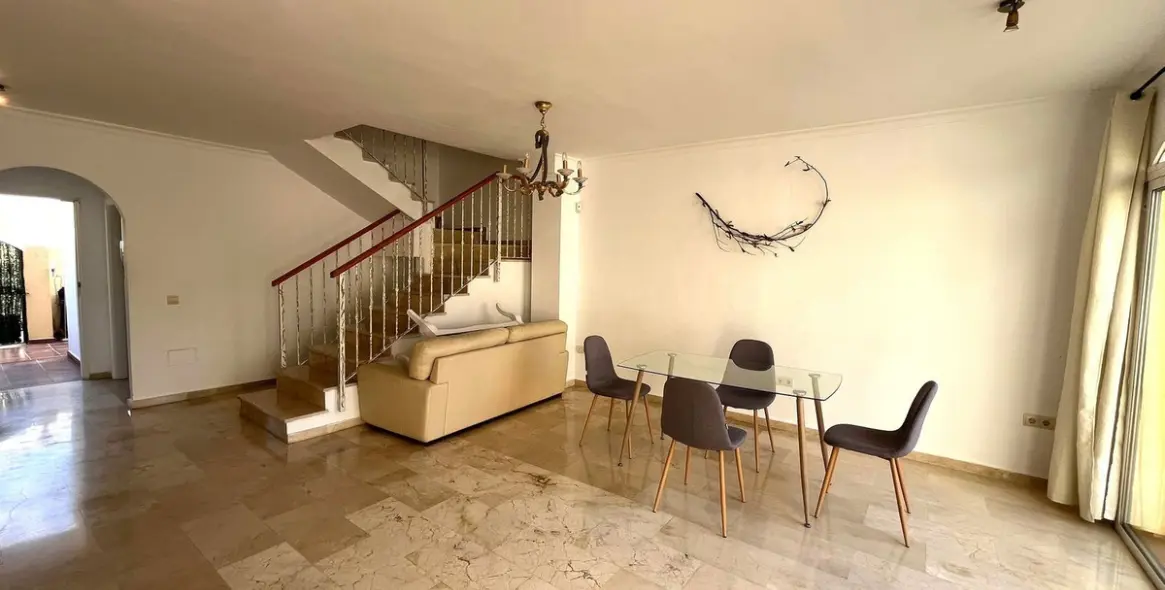 Продажа таунхауса в Estepona 1