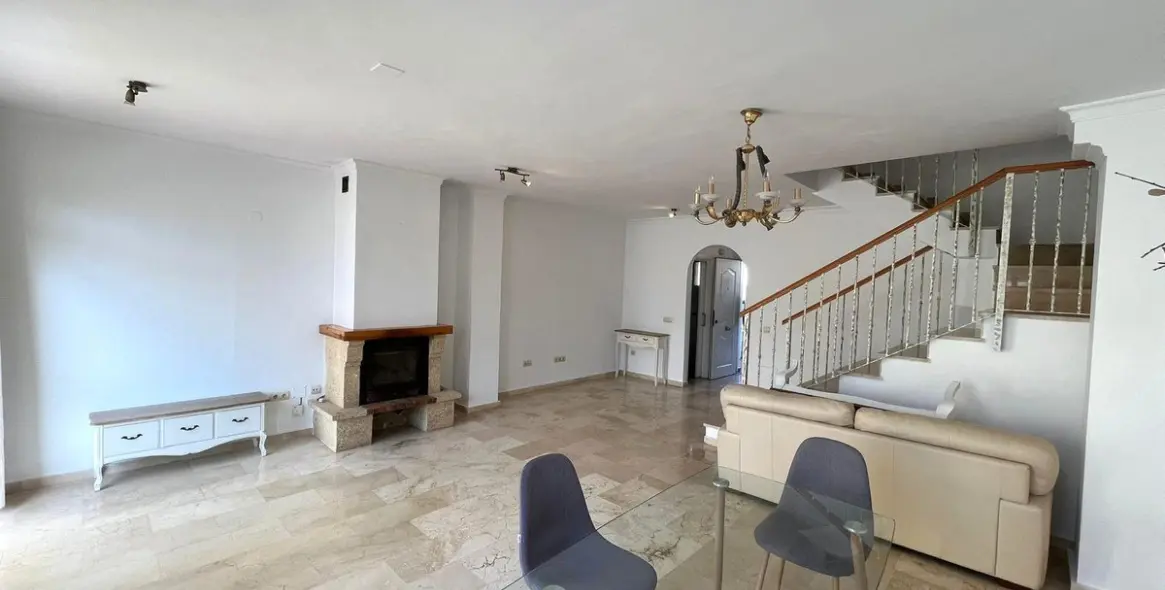 Продажа таунхауса в Estepona 2