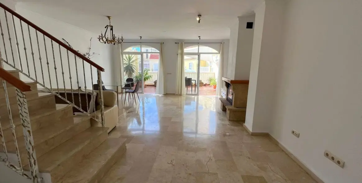 Продажа таунхауса в Estepona 7