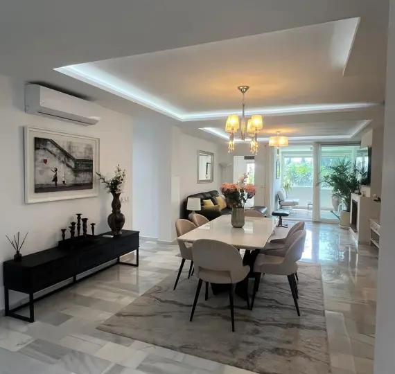 Sale of middle floor apartment in Nueva Andalucía