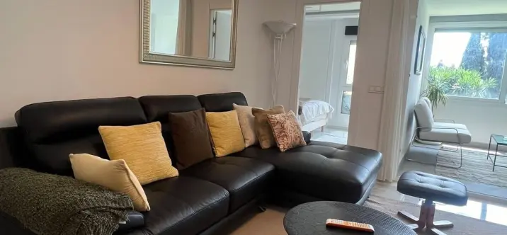 Sale of middle floor apartment in Nueva Andalucía 3