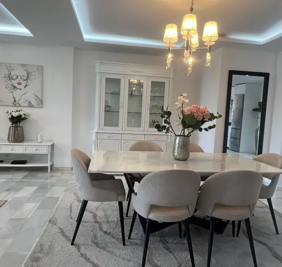 Sale of middle floor apartment in Nueva Andalucía