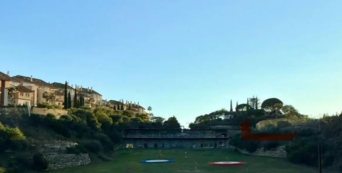 Продажа  жилого участка в Elviria 1