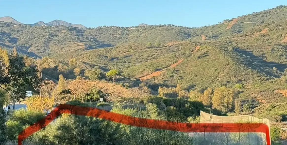 Продажа  жилого участка в Elviria 2