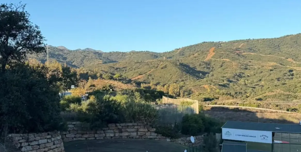 Продажа  жилого участка в Elviria 3