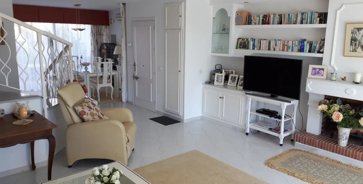 Sale of semi-detached house in Miraflores 3