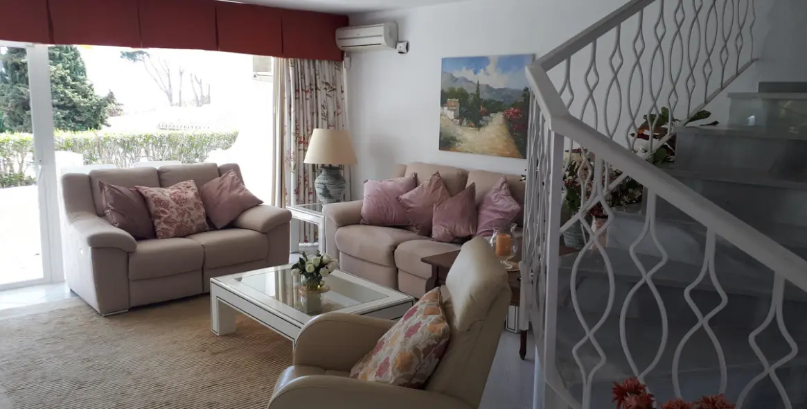 Sale of semi-detached house in Miraflores 9