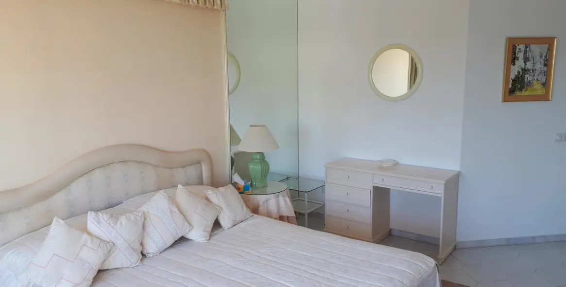 Sale of semi-detached house in Miraflores 28
