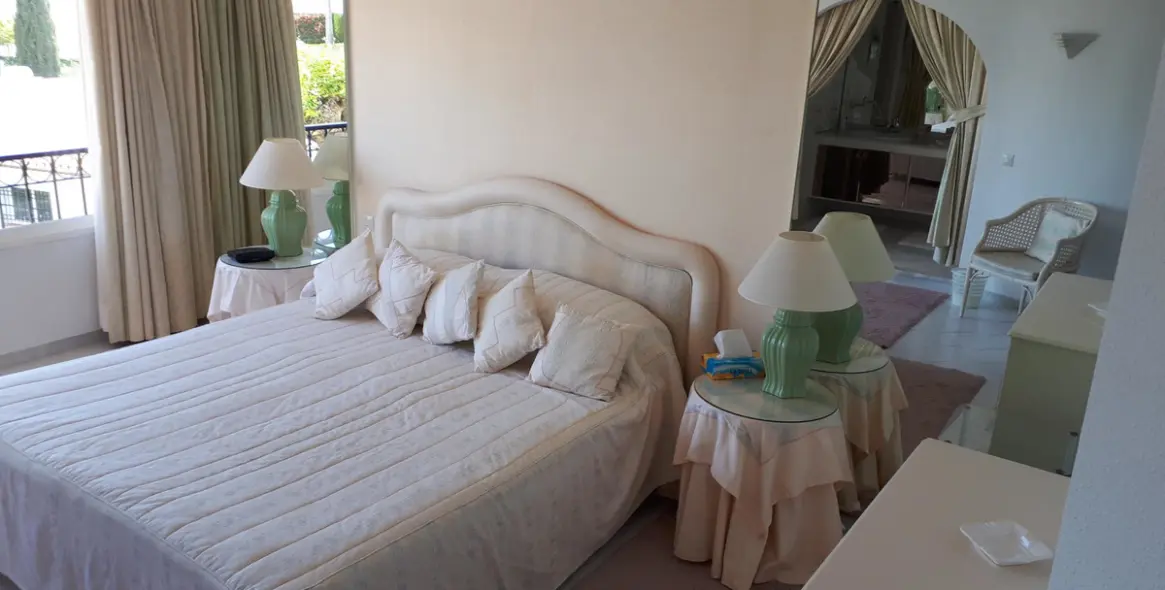 Sale of semi-detached house in Miraflores 32