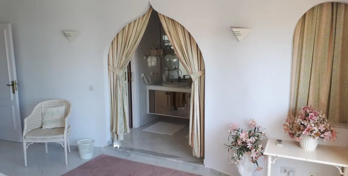 Sale of semi-detached house in Miraflores 33