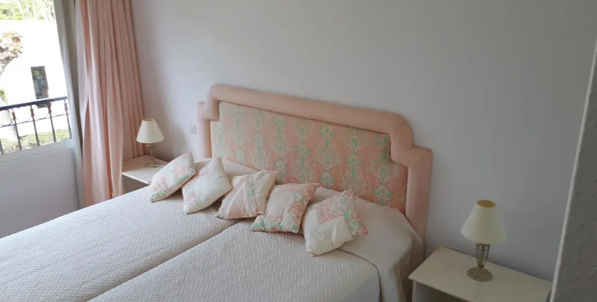 Sale of semi-detached house in Miraflores 36