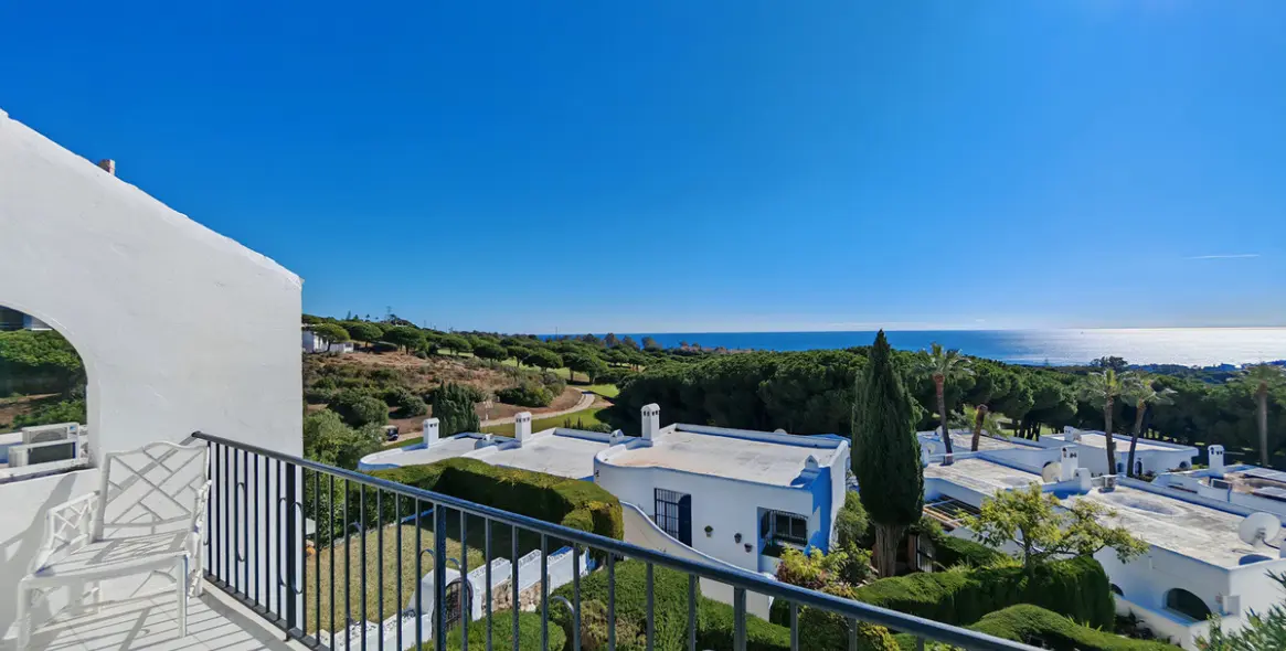 Sale of townhouse in Cabopino 13