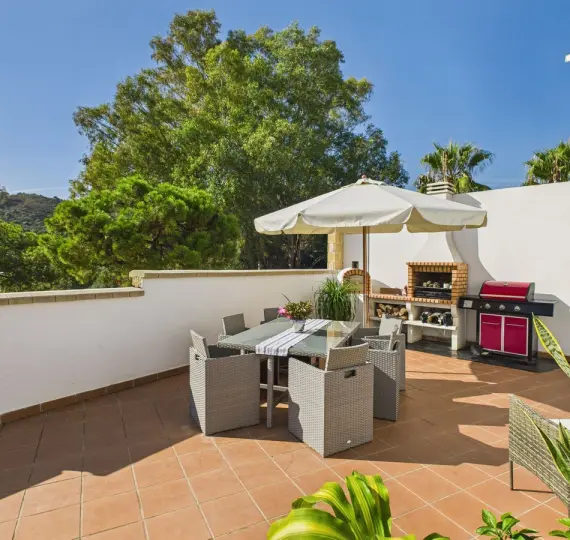 Продажа  отдельно стоящей виллы в Estepona