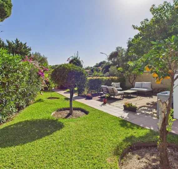 Продажа  отдельно стоящей виллы в Estepona