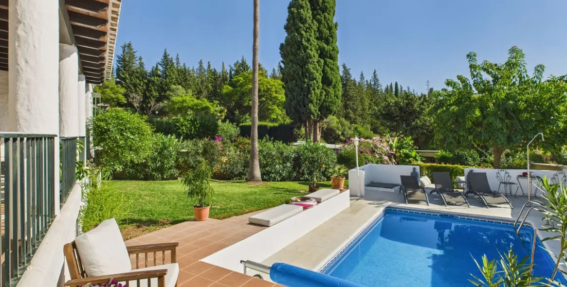 Sale of detached villa in Estepona 4