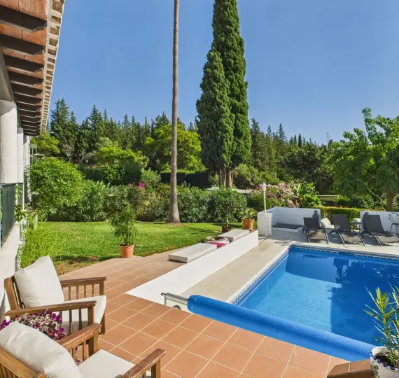 Продажа  отдельно стоящей виллы в Estepona