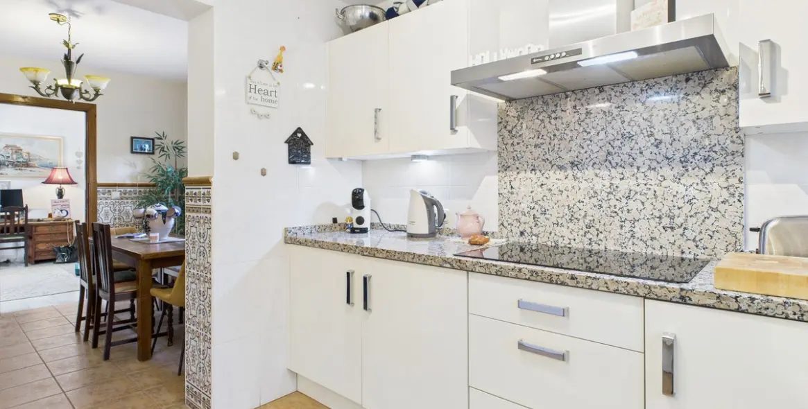 Sale of detached villa in Estepona 11