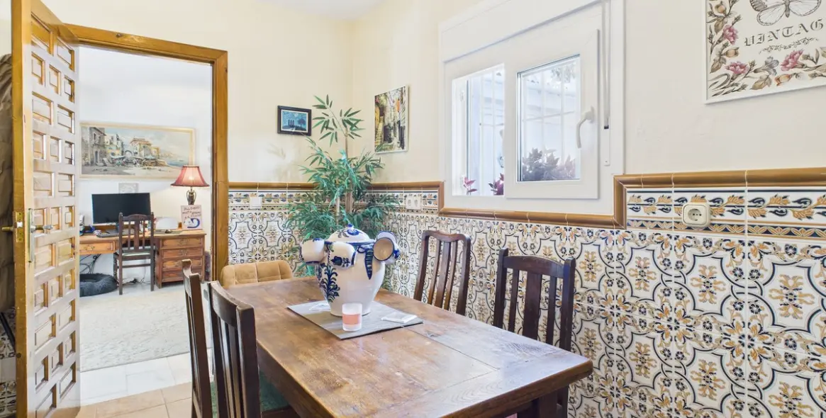 Sale of detached villa in Estepona 12