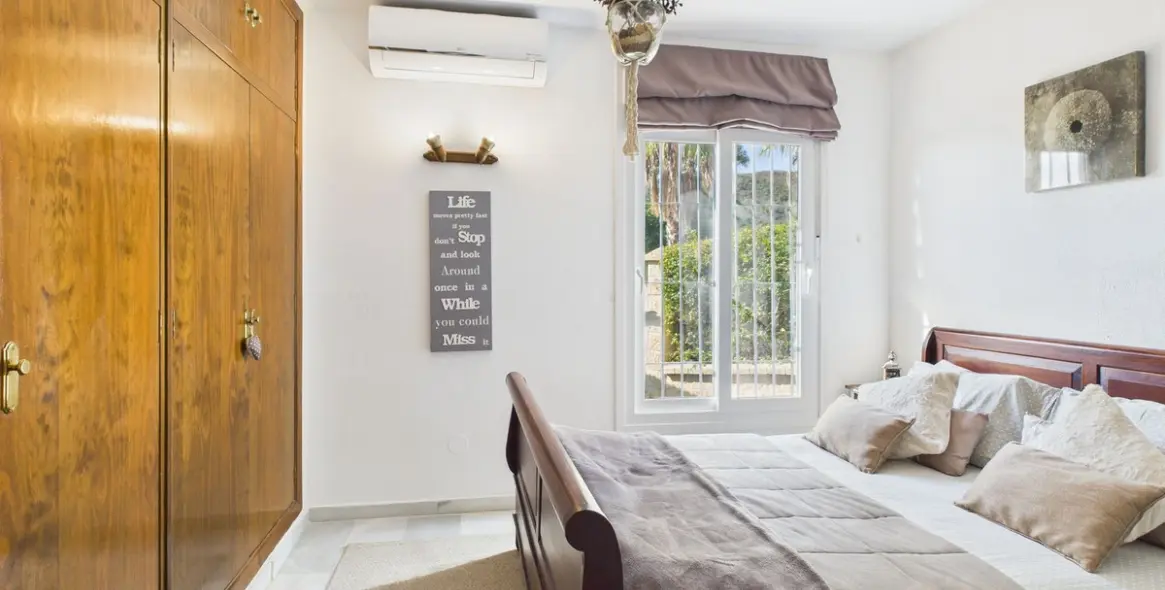 Sale of detached villa in Estepona 14