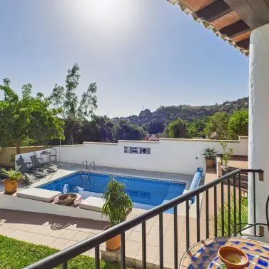 Sale of detached villa in Estepona