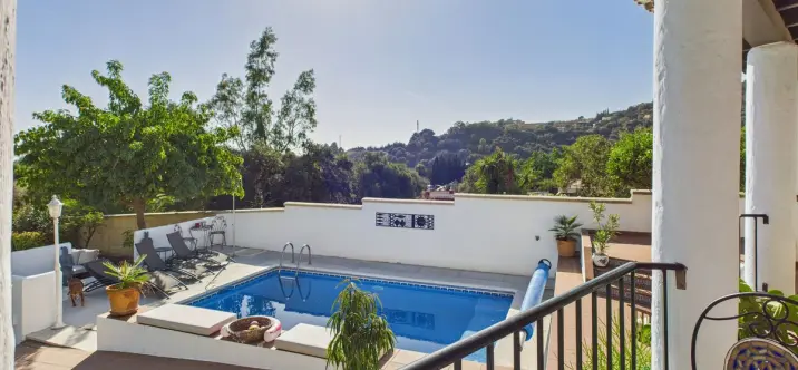 Sale of detached villa in Estepona 0