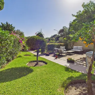 Sale of detached villa in Estepona