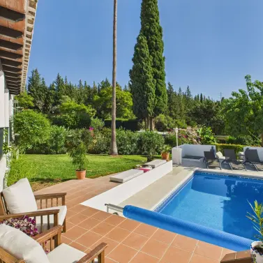 Sale of detached villa in Estepona