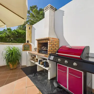 Sale of detached villa in Estepona