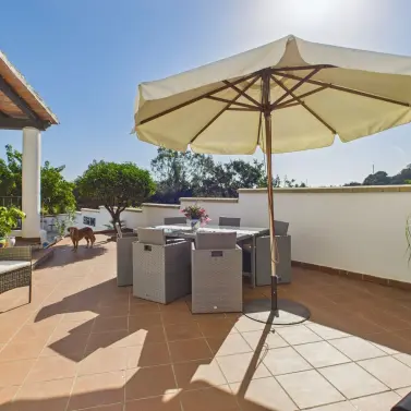 Sale of detached villa in Estepona