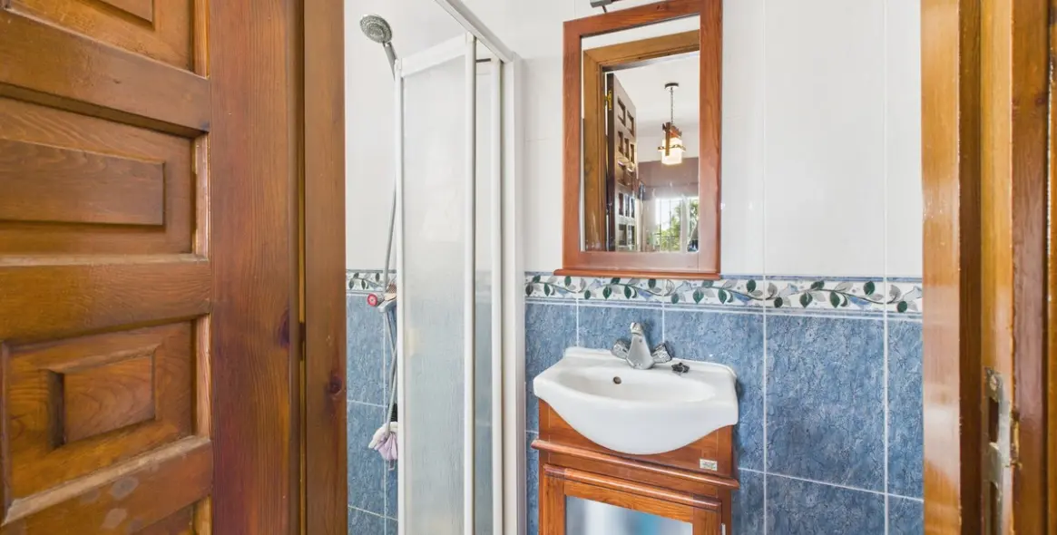 Продажа  отдельно стоящей виллы в Estepona 21