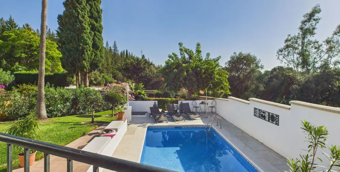 Продажа  отдельно стоящей виллы в Estepona 33