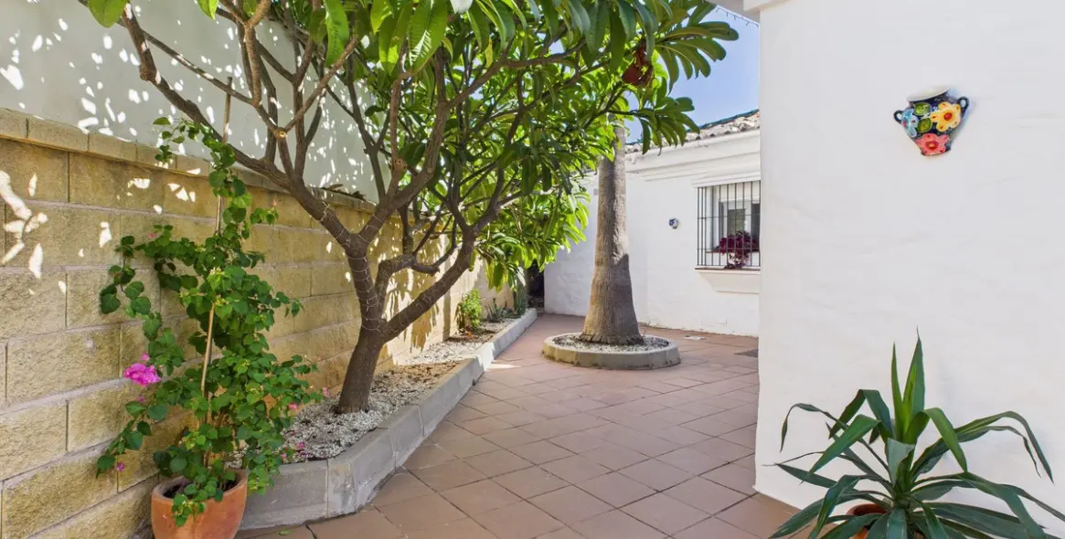 Продажа  отдельно стоящей виллы в Estepona 37