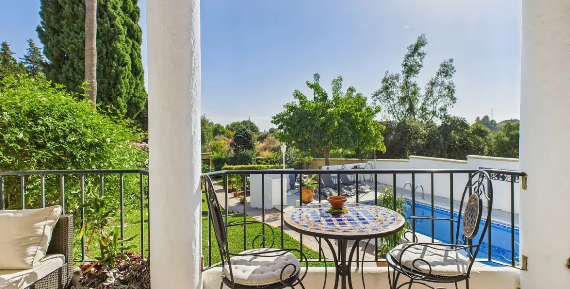 Продажа  отдельно стоящей виллы в Estepona 42