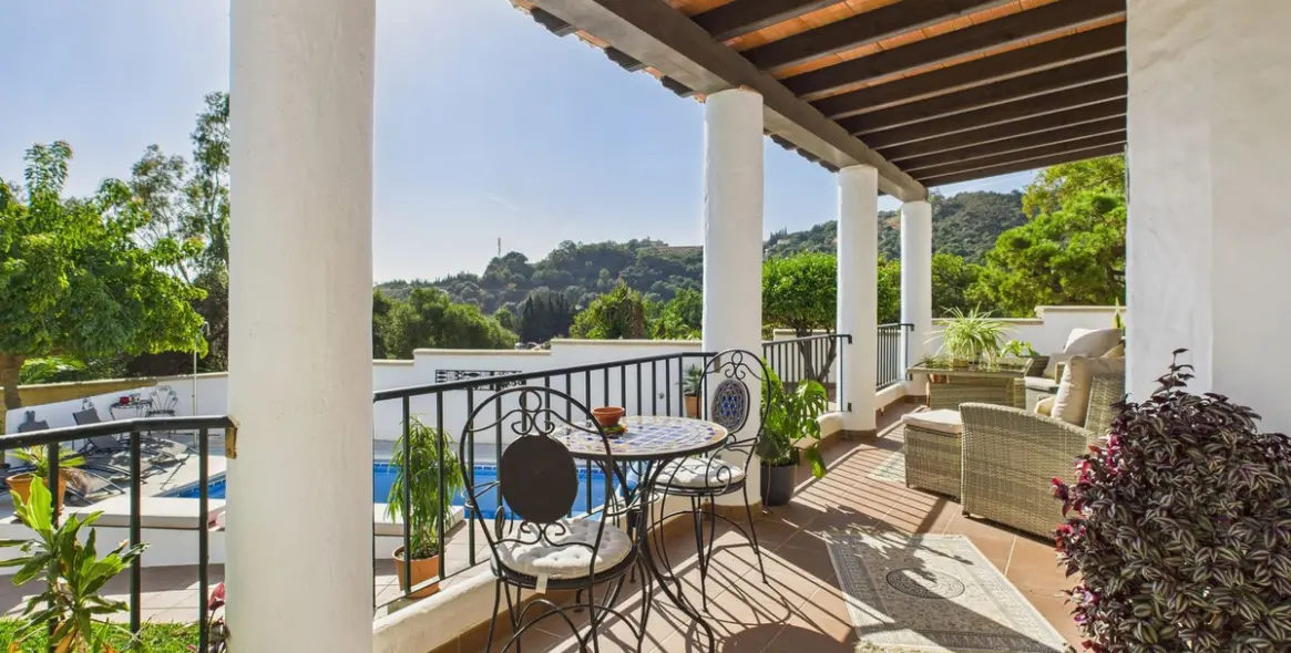 Sale of detached villa in Estepona 19