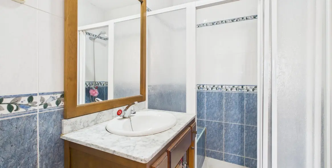Sale of detached villa in Estepona 24