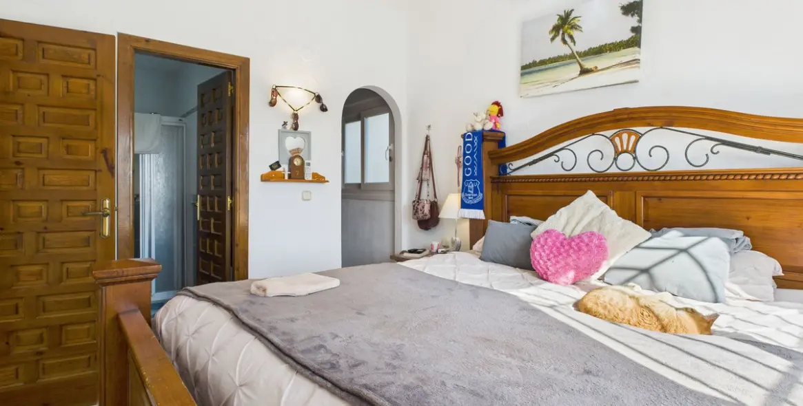 Sale of detached villa in Estepona 25