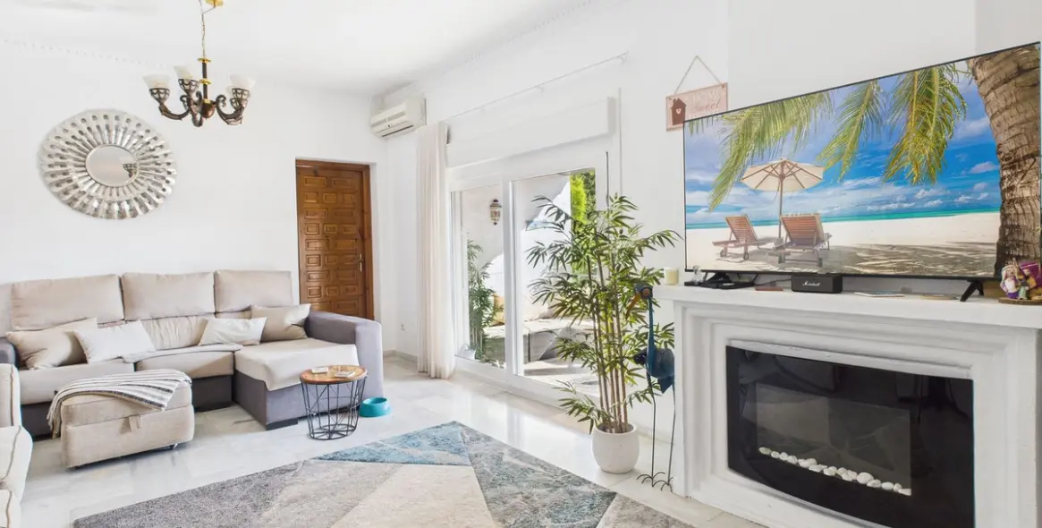 Sale of detached villa in Estepona 29