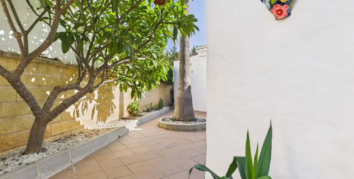 Sale of detached villa in Estepona 39