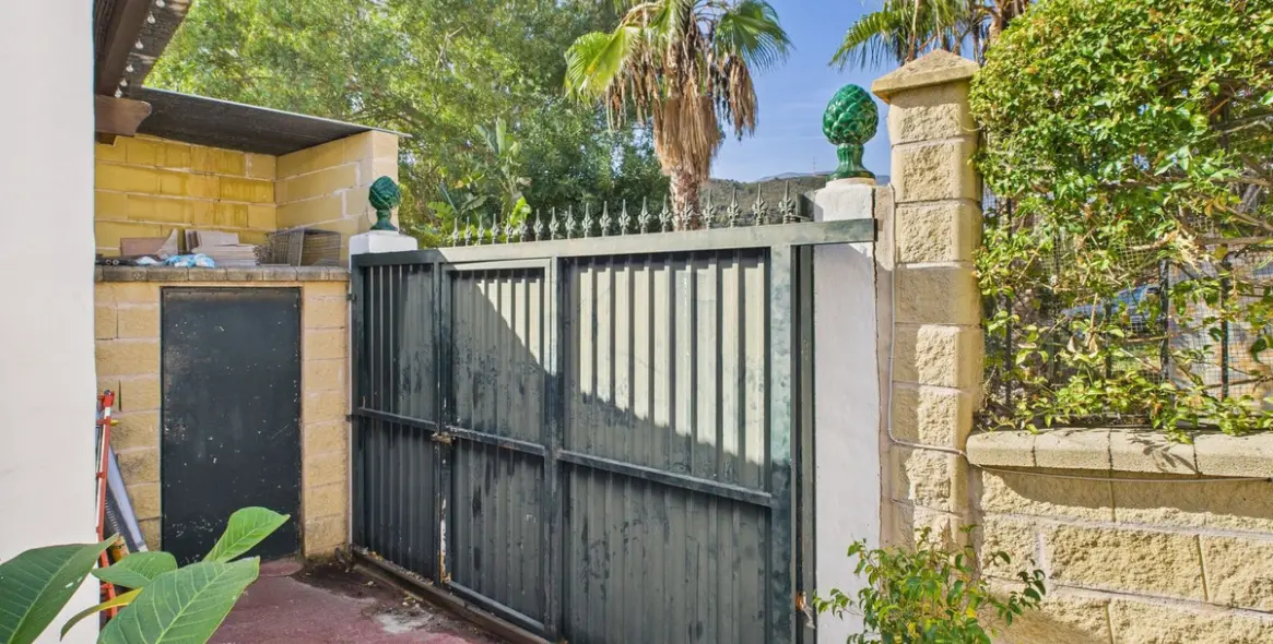 Sale of detached villa in Estepona 43
