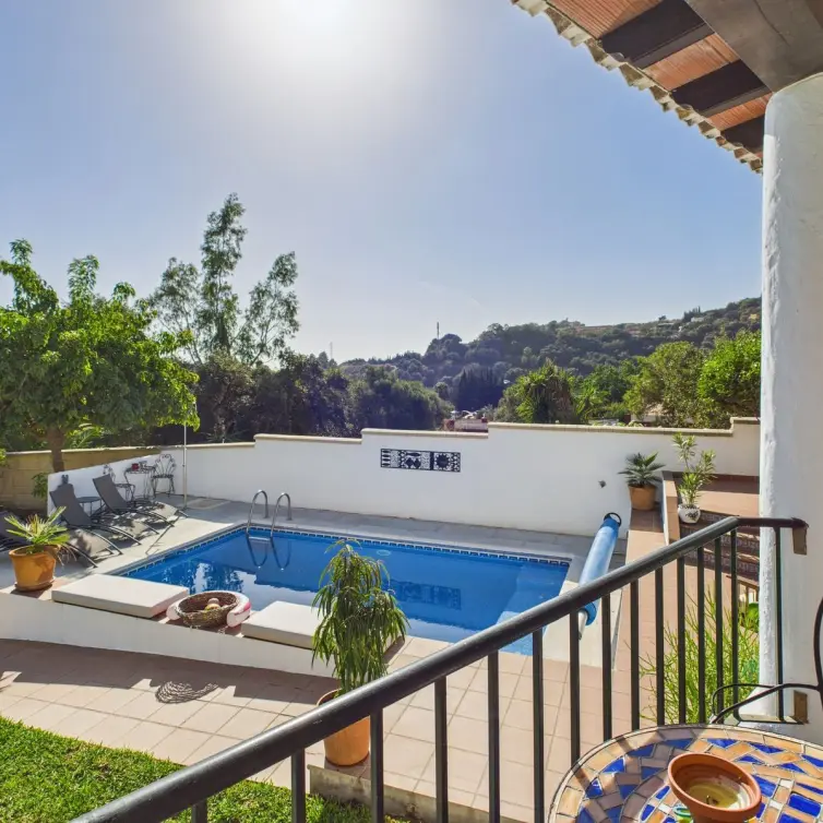 Продажа  отдельно стоящей виллы в Estepona