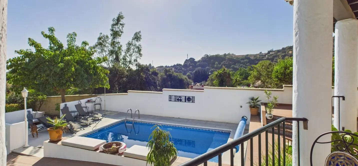Продажа  отдельно стоящей виллы в Estepona 0