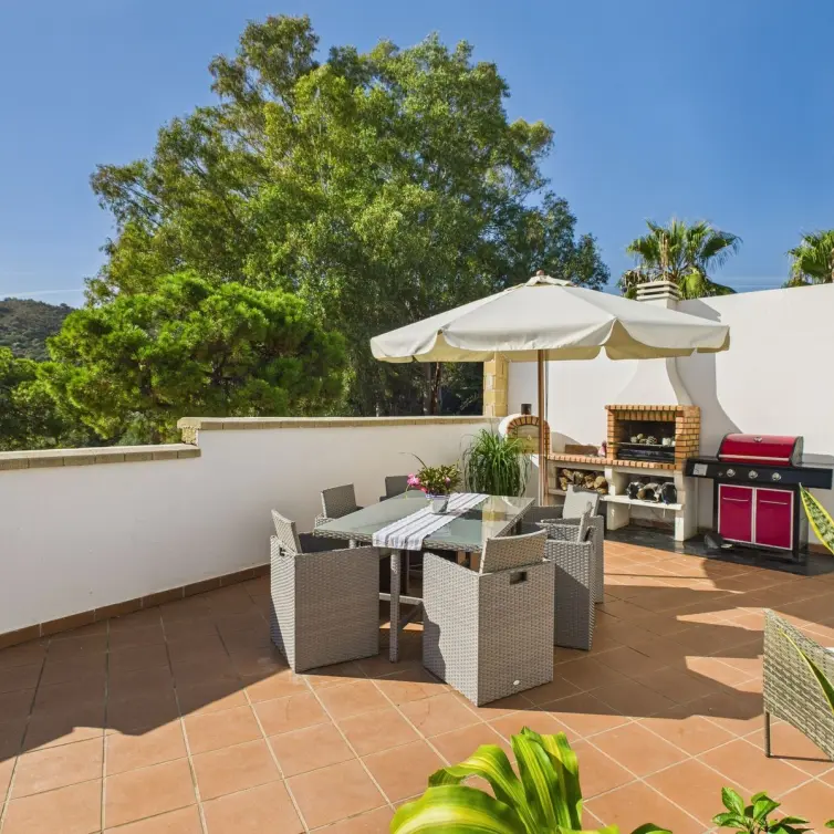 Продажа  отдельно стоящей виллы в Estepona