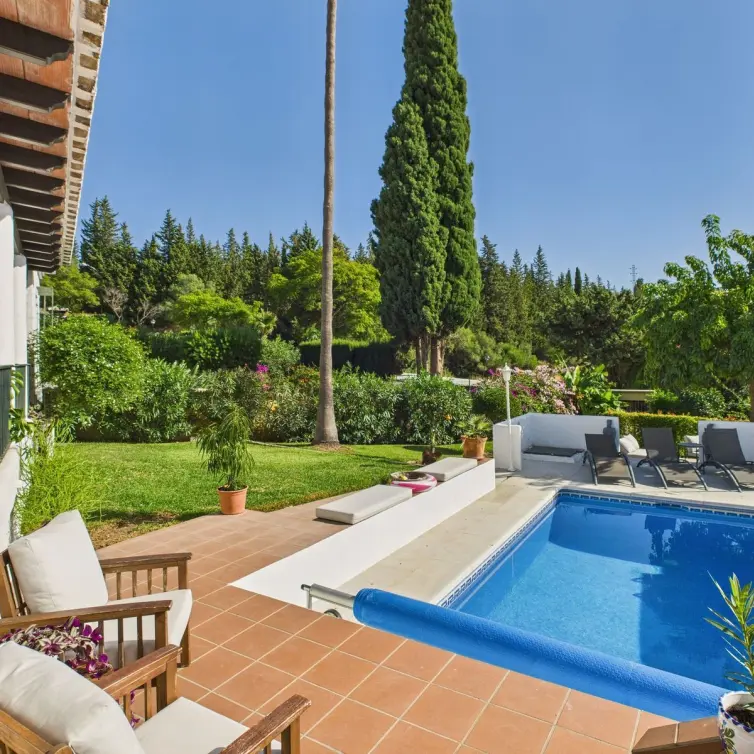 Продажа  отдельно стоящей виллы в Estepona