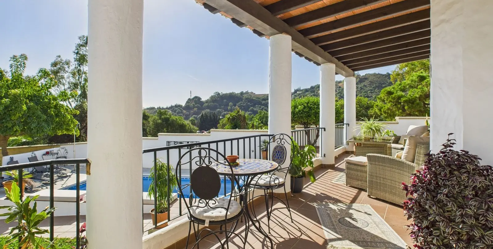 Продажа  отдельно стоящей виллы в Estepona 19