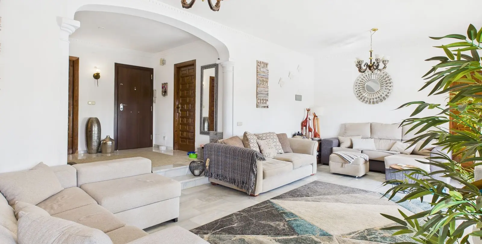 Продажа  отдельно стоящей виллы в Estepona 28