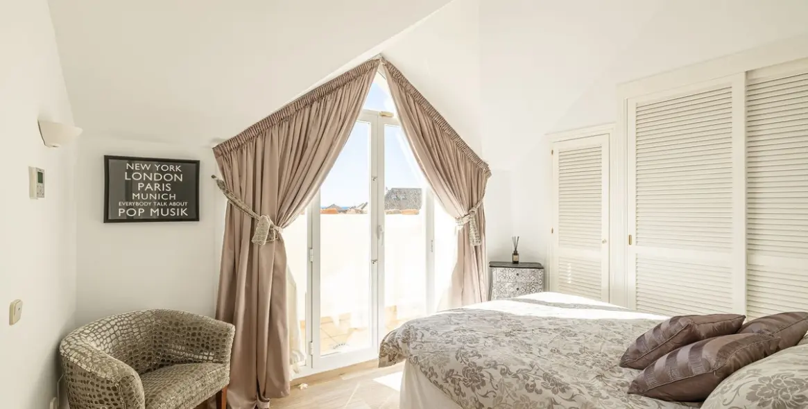 Продажа двухуровневого пентхауса в Elviria 5