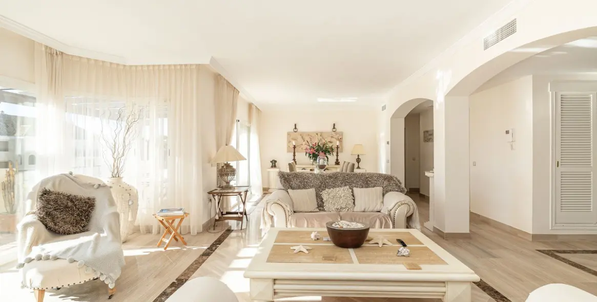 Продажа двухуровневого пентхауса в Elviria 6