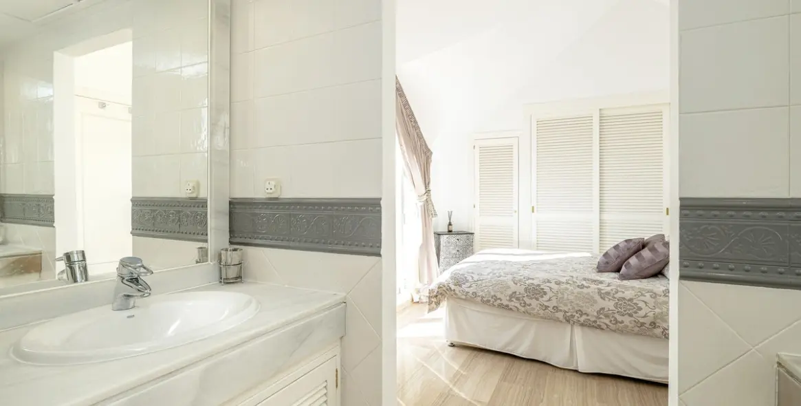 Продажа двухуровневого пентхауса в Elviria 11