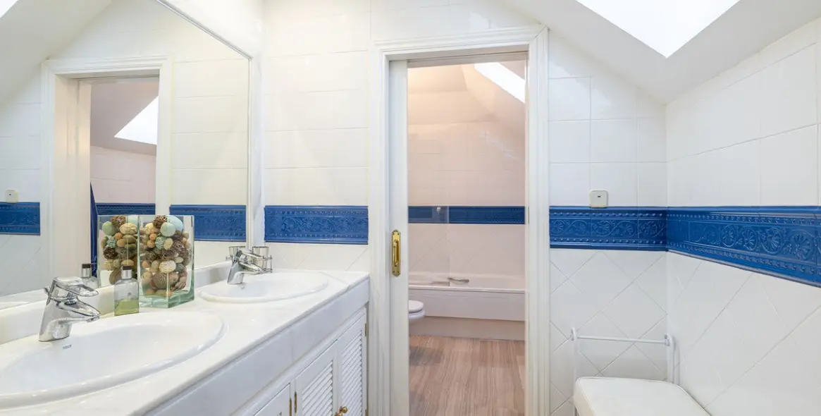 Продажа двухуровневого пентхауса в Elviria 16