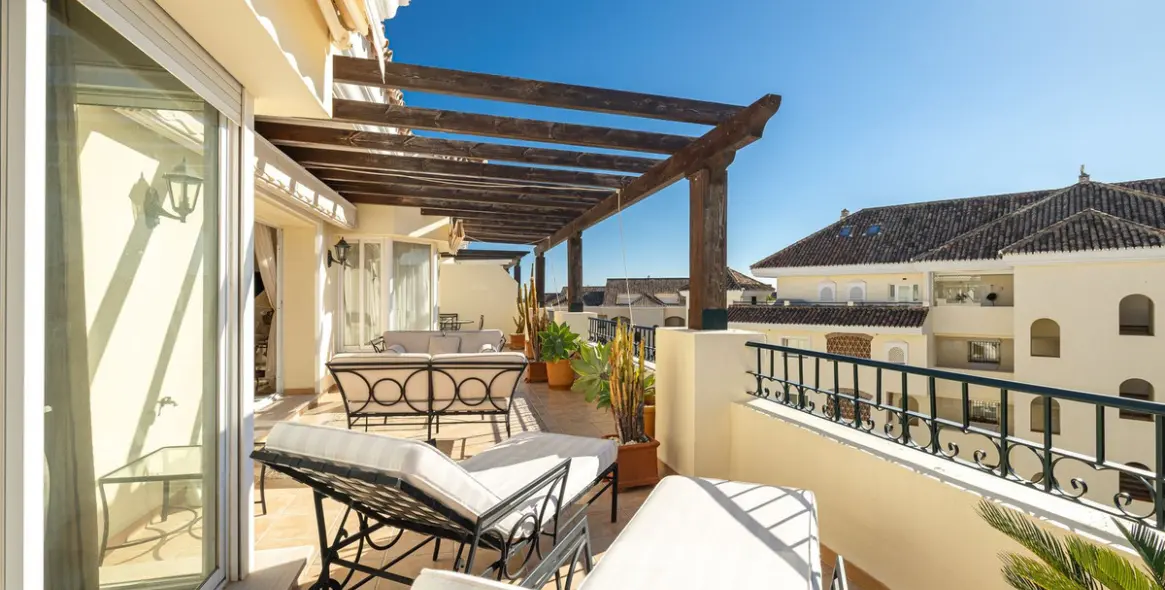 Продажа двухуровневого пентхауса в Elviria 24